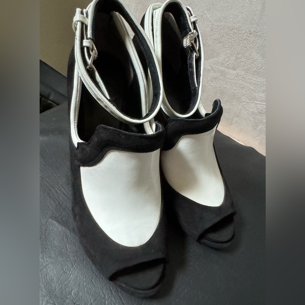 Rachel Roy leather & suede heels - Picture 9 of 9